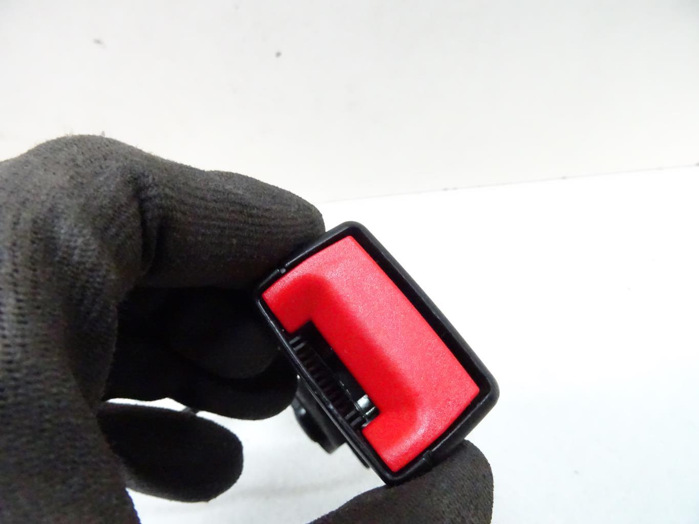 Aggancio cintura sicurezza posteriore sinistro AUDI A1 1 PHASE 1 Gasolina - 1