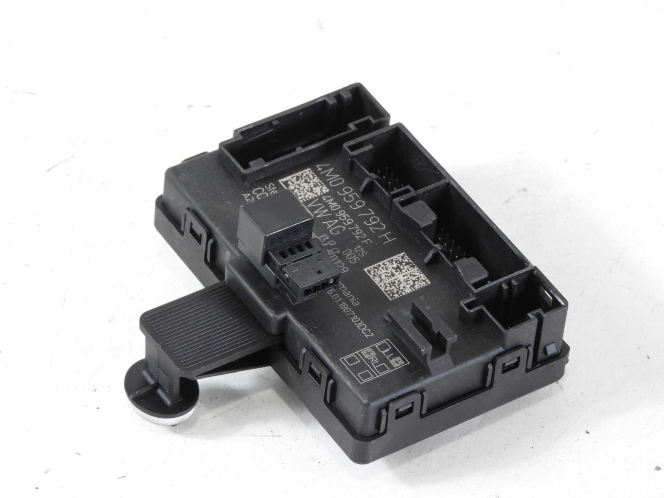 Boitier de centralisation AUDI A5 2 CABRIO S5 PHASE 2 Essence - 1
