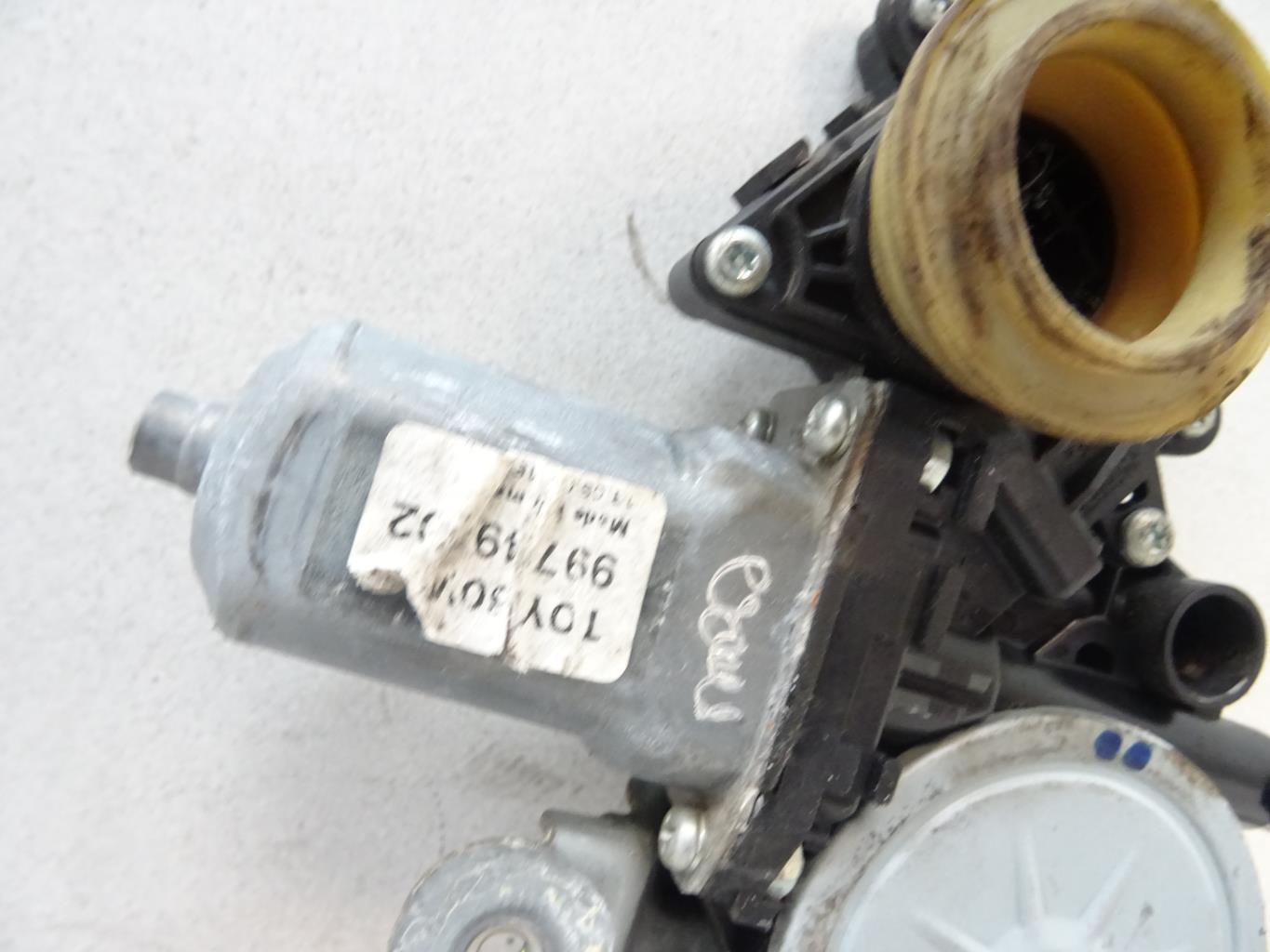 Alzacristalli elettrico posteriore sinistro TOYOTA COROLLA VERSO 2 PHASE 1 Diésel - 1