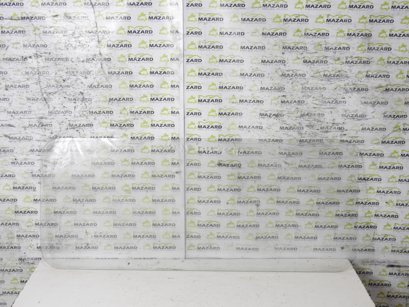 Lunotto posteriore SAVIEM SG3 Diésel - 1