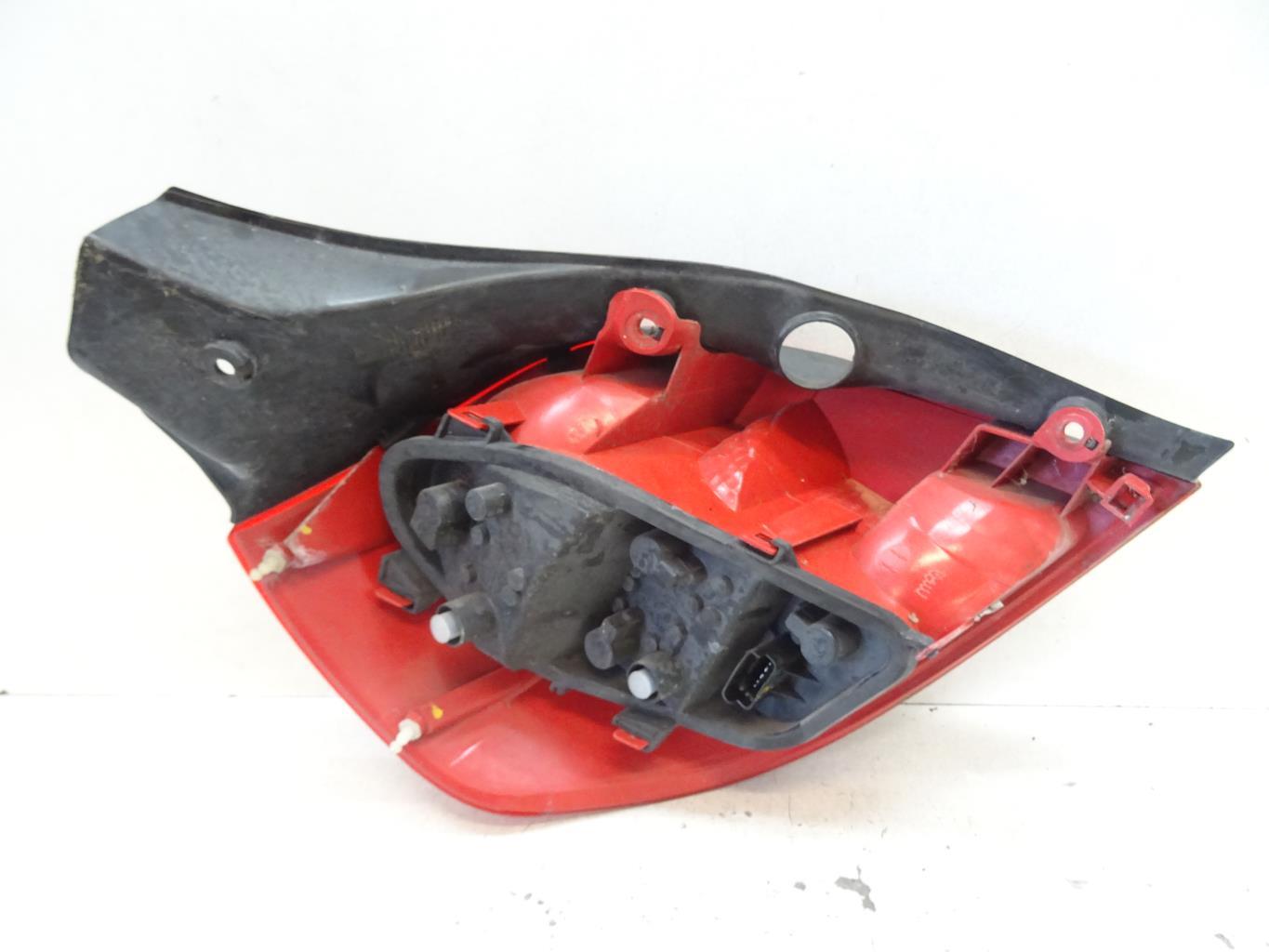 Fanale posteriore principale destro (luci) RENAULT CLIO 3 PHASE 1 Gasolina - 1
