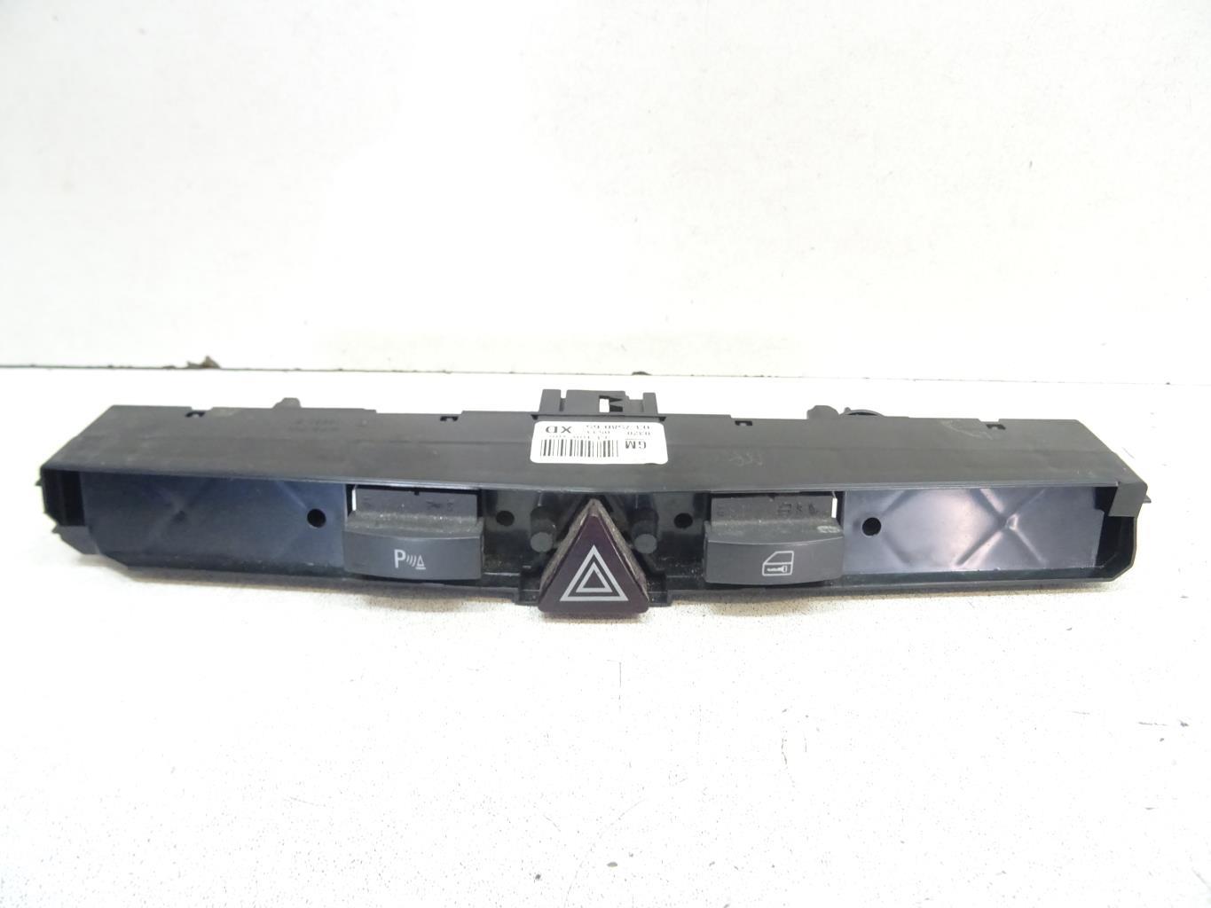 Bouton de warning OPEL ZAFIRA B PHASE 2 Diesel - 1