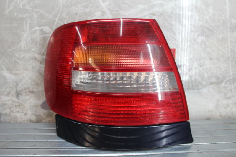 Fanale posteriore principale sinistro (luci) AUDI A4 1 PHASE 2 Diésel - 1