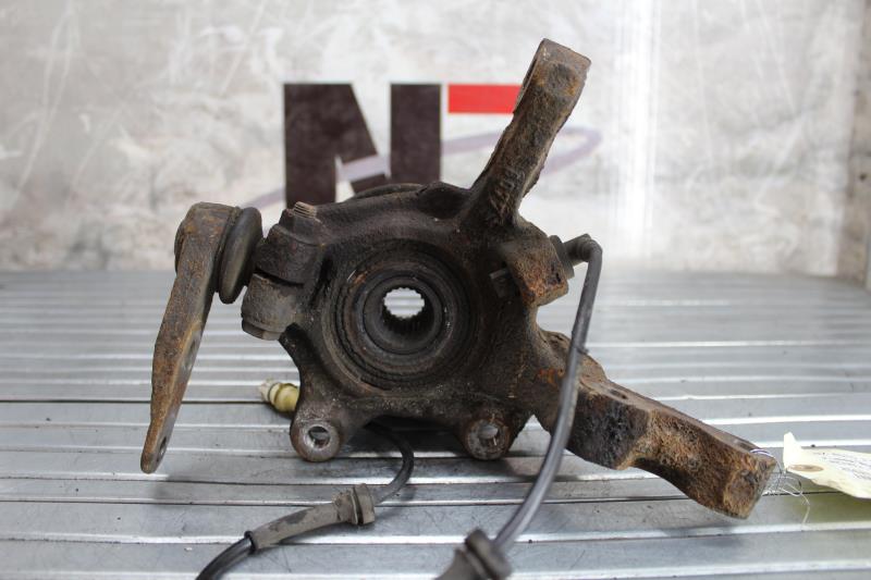 Fusee avant gauche RENAULT CLIO 2 PHASE 2 Essence - 1