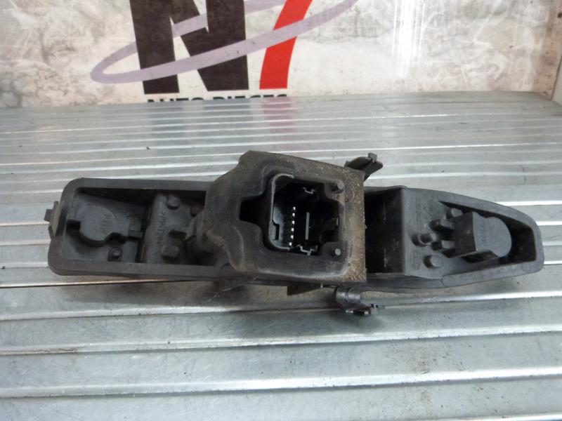 Base portalampade fanale posteriore sinistro RENAULT SCENIC 2 PHASE 1 Diésel - 1