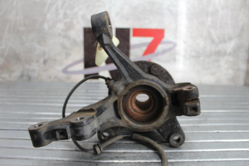 Fusee avant gauche FORD FIESTA 6 PHASE 1 Diesel - 1