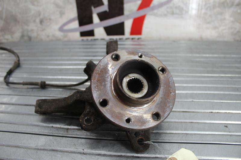 Fusee avant gauche RENAULT CLIO 2 PHASE 1 Essence - 1