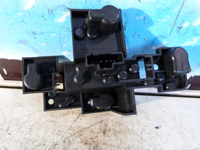 Base portalampade fanale posteriore destro RENAULT LAGUNA 3 PHASE 2 BREAK Diésel - 1