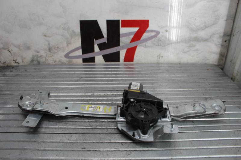 Motore alzacristalli anteriore destro PEUGEOT 208 1 PHASE 1 Diésel - 1