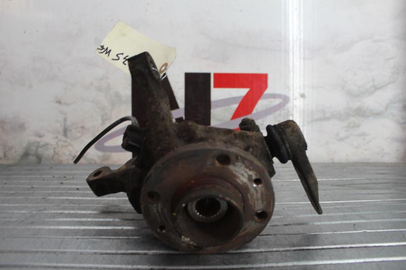 Fusee avant gauche RENAULT CLIO 2 PHASE 1 Essence - 1