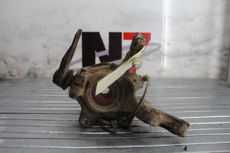 Fusee avant gauche RENAULT CLIO 2 PHASE 2 Diesel - 1