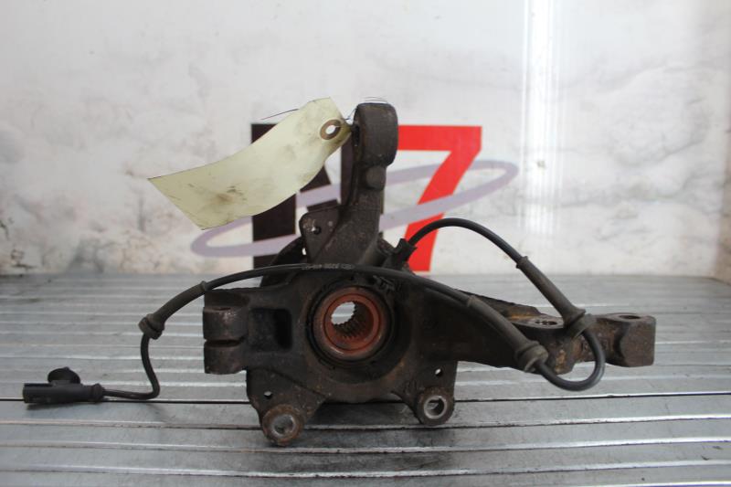 Fusee avant gauche RENAULT CLIO 3 PHASE 1 Diesel - 1