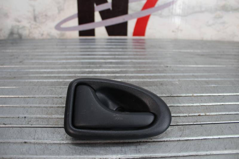 Maniglia interna posteriore sinistra RENAULT SCENIC 1 PHASE 1 Diésel - 1