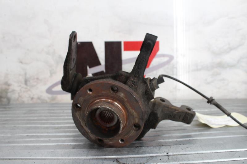 Fusee avant droit RENAULT CLIO 2 PHASE 2 Diesel - 1
