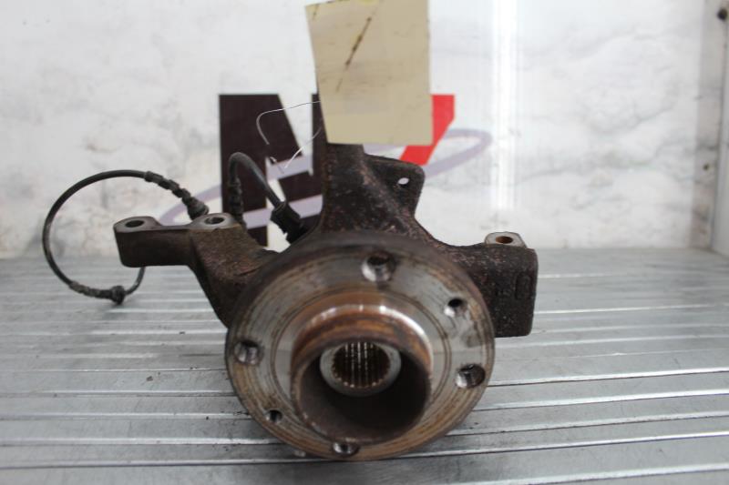 Fusee avant gauche RENAULT CLIO 3 PHASE 2 Essence - 1