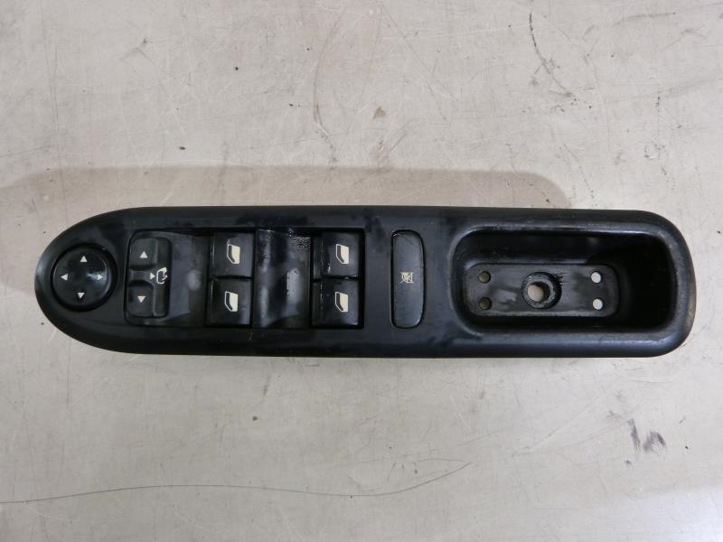 Interruttore lavacristalli anteriore sinistro PEUGEOT 407 PHASE 1 BREAK Diésel - 1