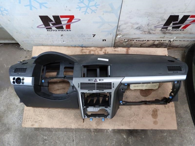 Tableau de bord OPEL ASTRA H GTC PHASE 1 Diesel - 1