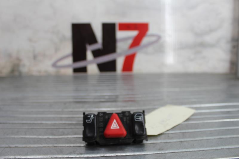 Bouton de warning MERCEDES CLASSE E 210 PHASE 2 Diesel - 1