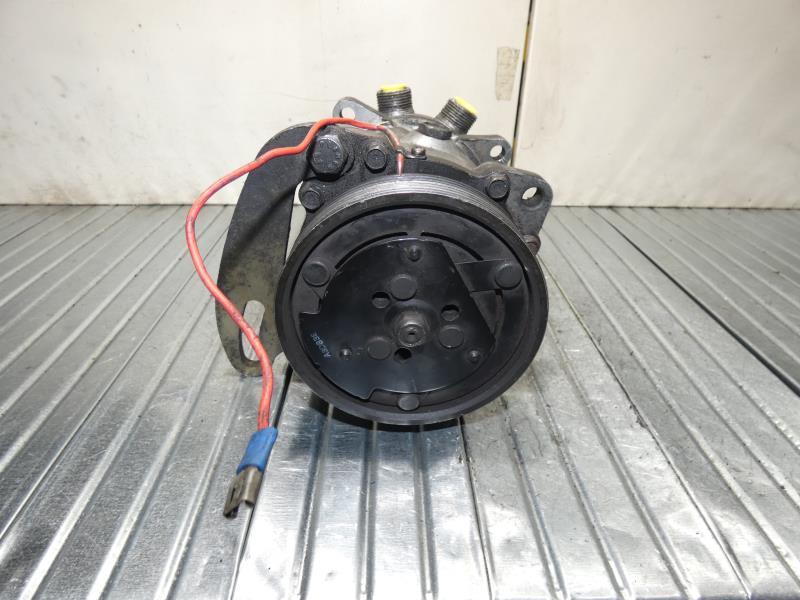 Compresseur clim AUDI A4 4 AVANT BREAK Diesel - 1