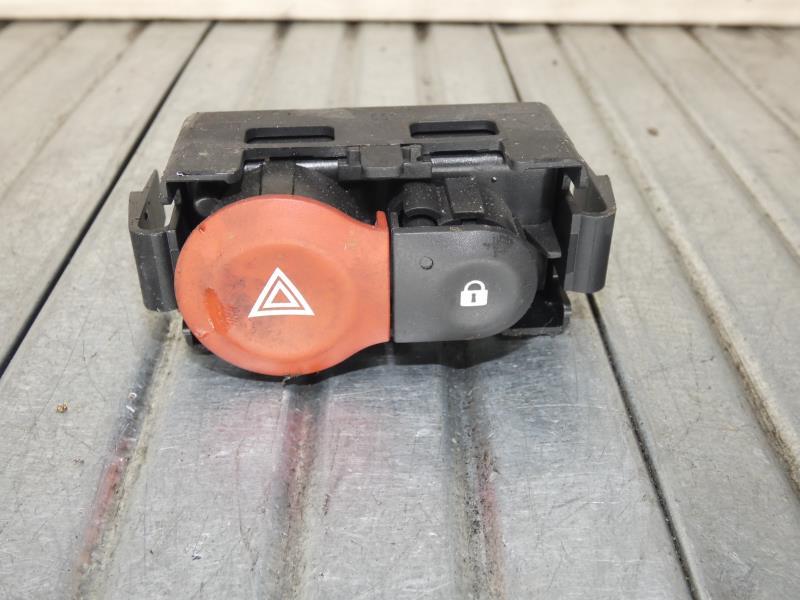 Bouton de warning RENAULT CLIO 3 PHASE 2 Diesel - 1