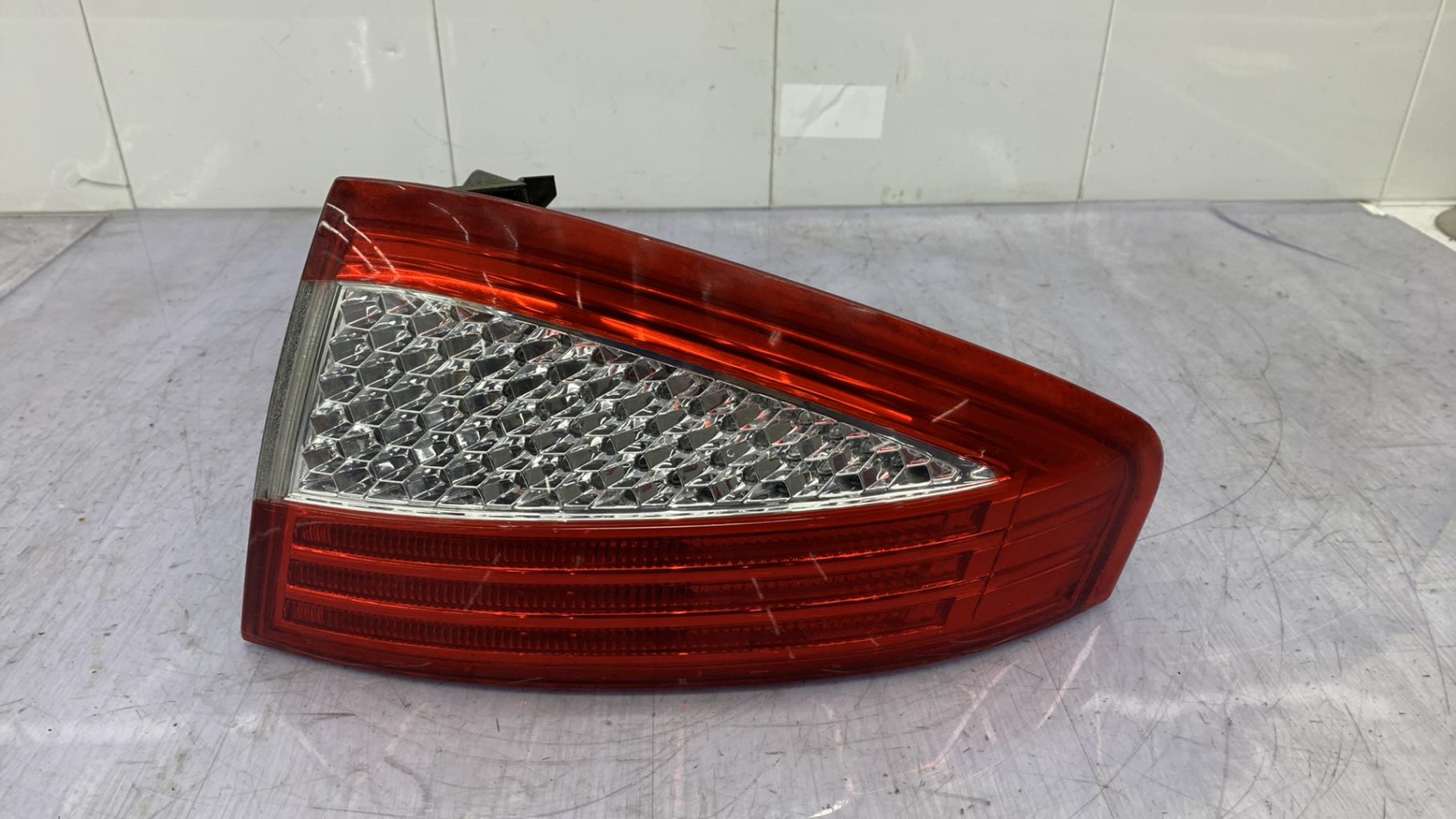 Fanale posteriore principale destro (luci) FORD MONDEO 3 PHASE 1 Diésel - 1