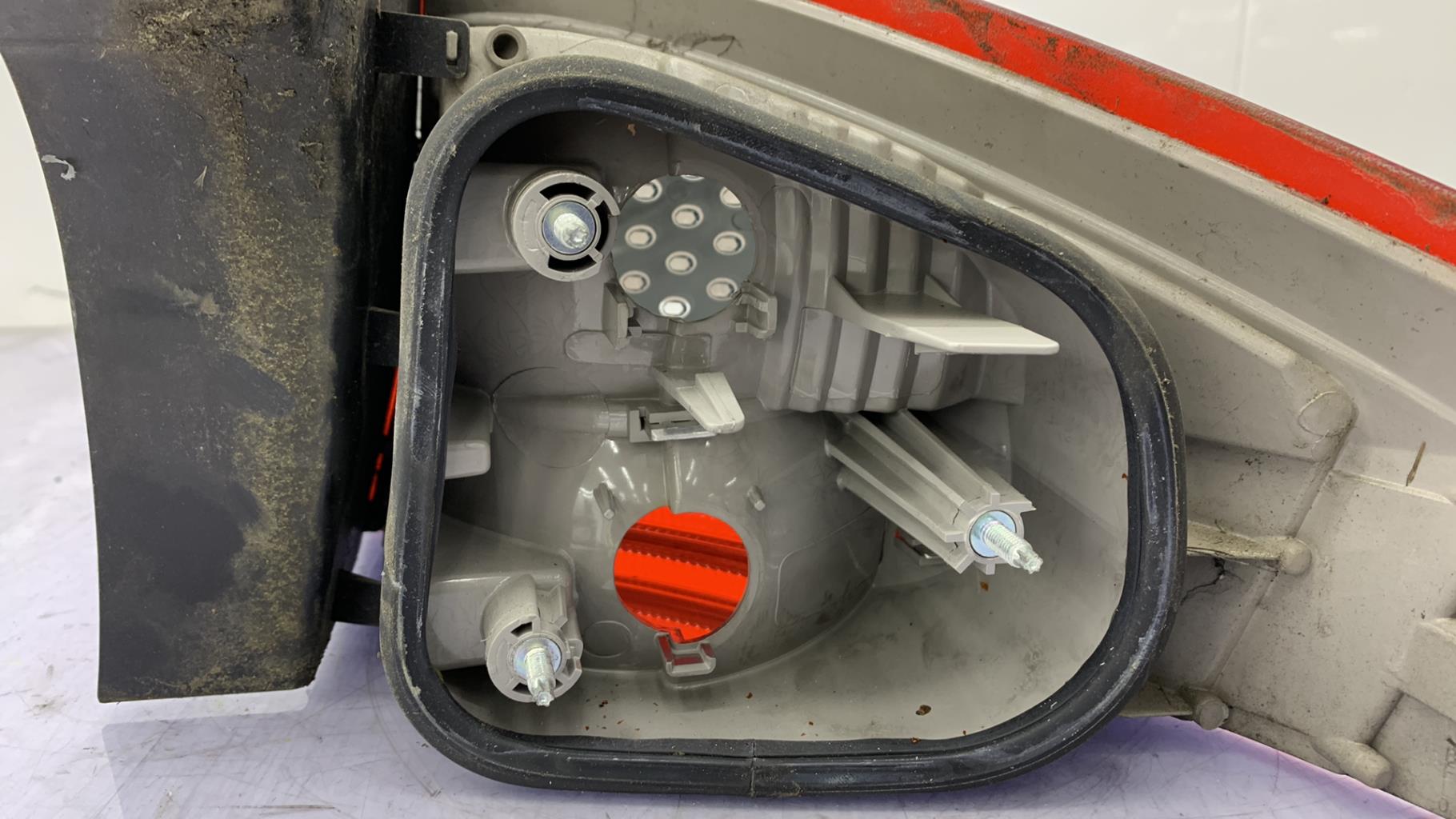 Fanale posteriore principale sinistro (luci) FORD MONDEO 3 PHASE 1 Diésel - 1