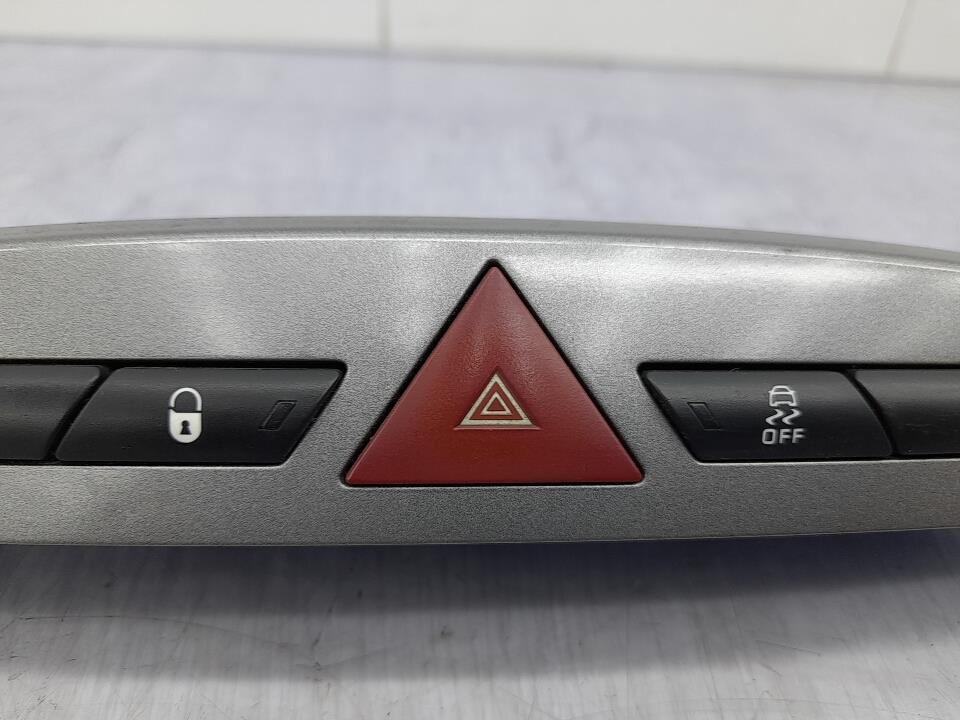 Bouton de warning PEUGEOT 308 1 PHASE 2 Diesel - 1