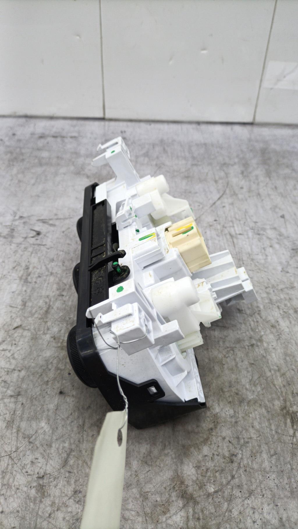 Commande chauffage DACIA SANDERO 3 STEPWAY Essence/GPL/Hybride - 1