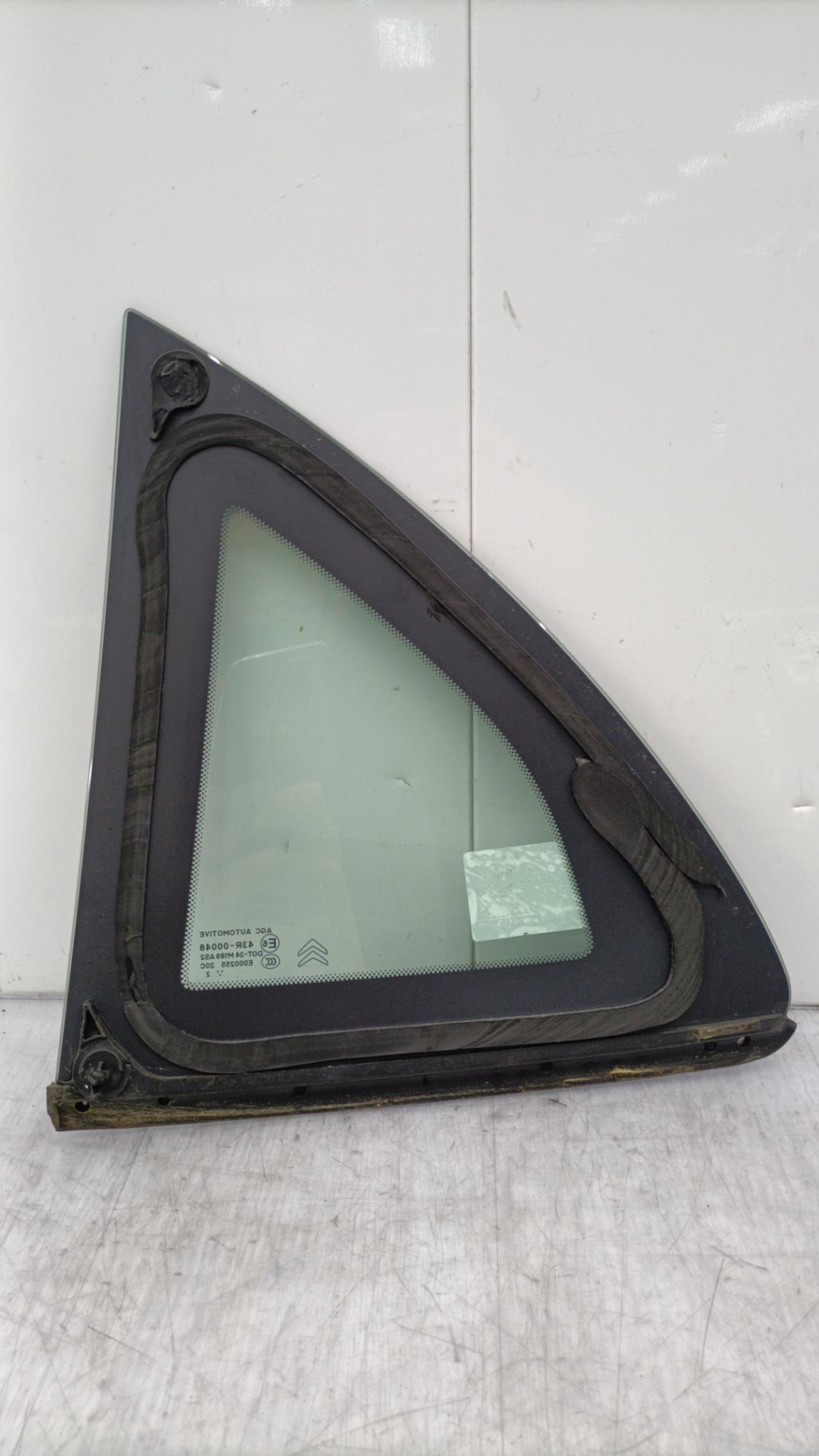 Custode arriere droit CITROEN C3 2 PHASE 1 Essence - 1