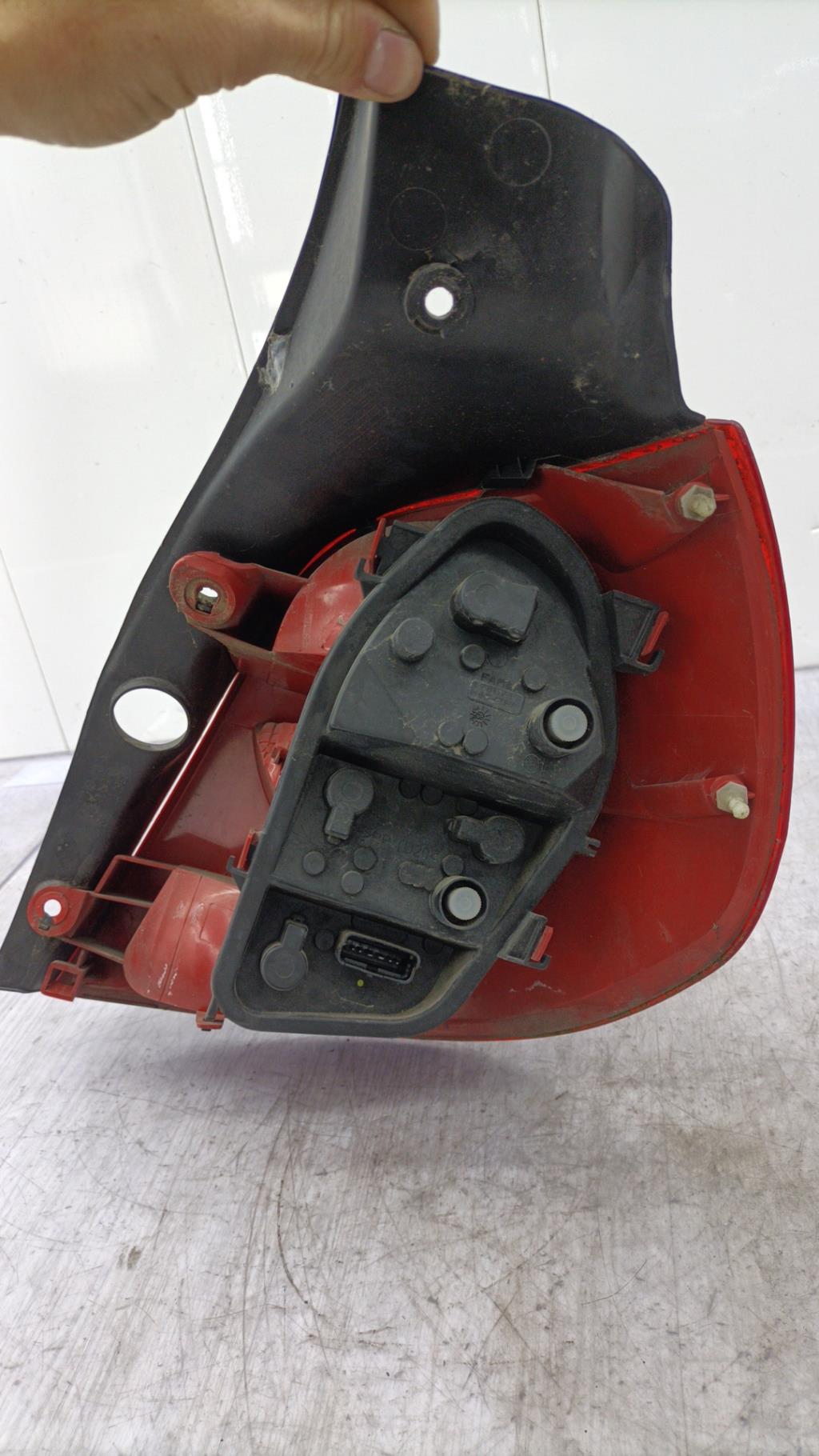 Fanale posteriore principale sinistro (luci) RENAULT CLIO 3 PHASE 1 Diésel - 1