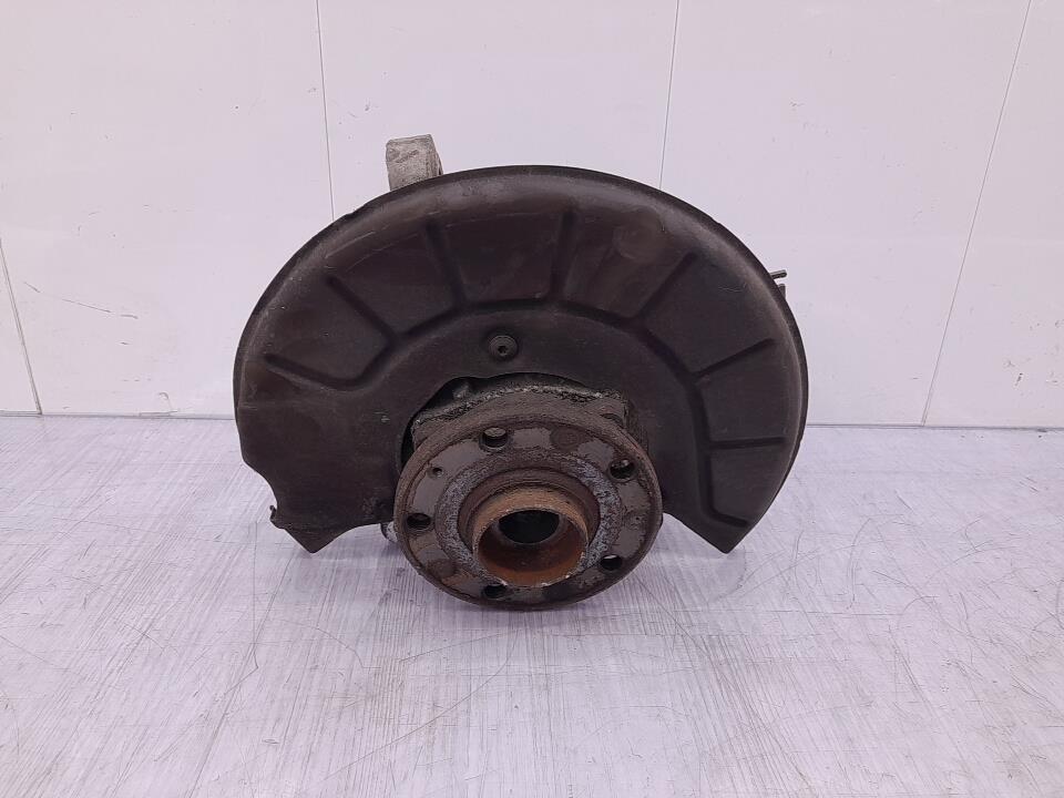 Fusee avant droit VOLKSWAGEN PASSAT 5 Diesel - 1