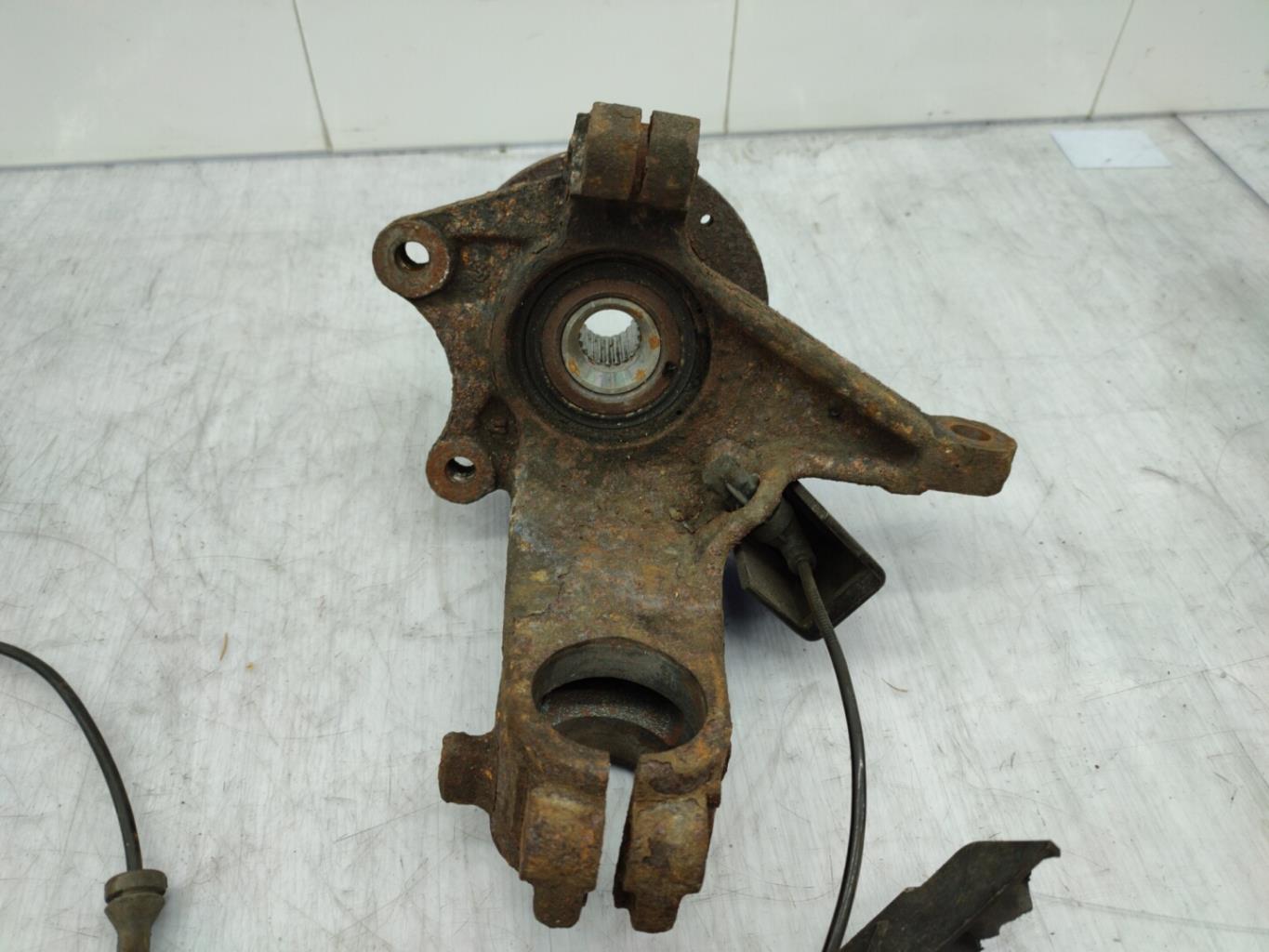 Fusee avant gauche PEUGEOT 206+ Essence - 1