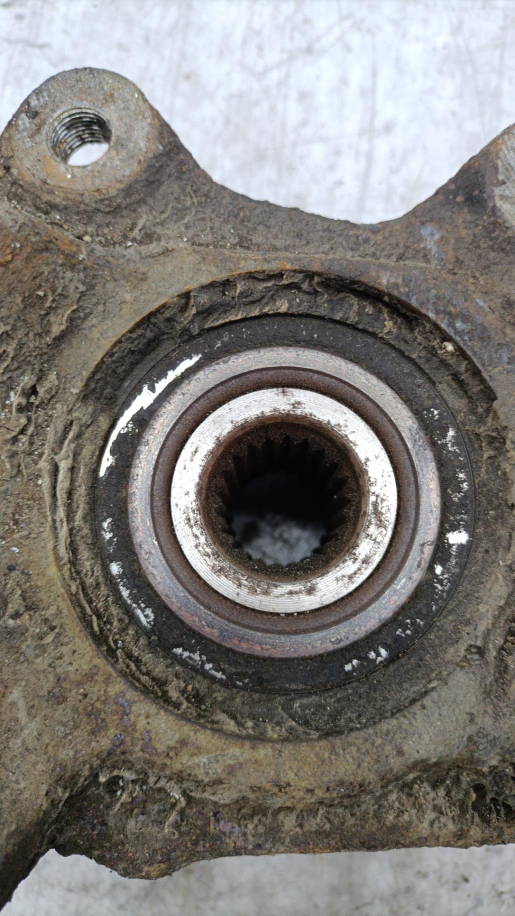 Fusee avant gauche RENAULT CLIO 2 PHASE 1 Essence - 1
