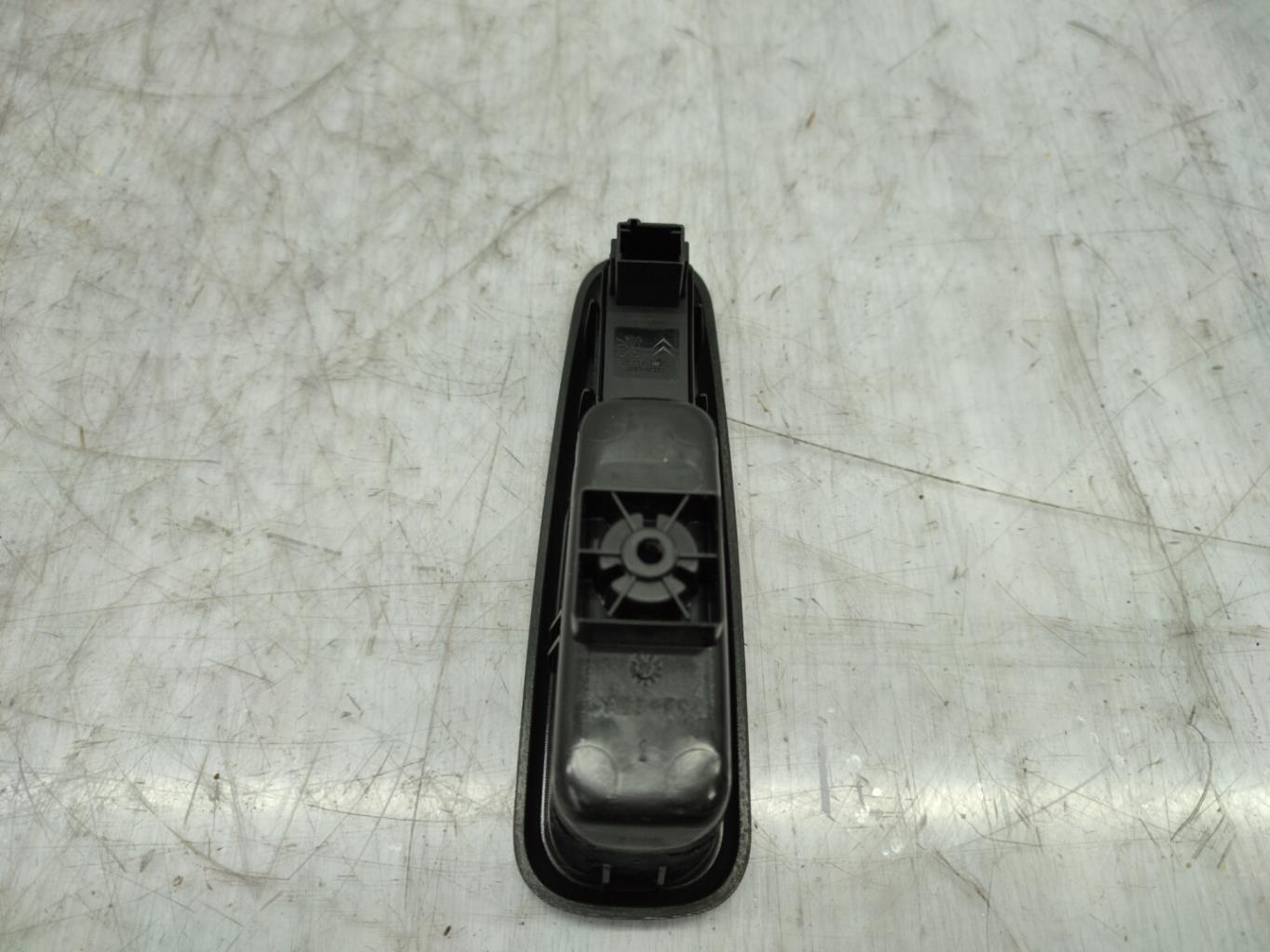 Interruttore lavacristalli posteriore sinistro PEUGEOT 5008 1 PHASE 1 Diésel - 1