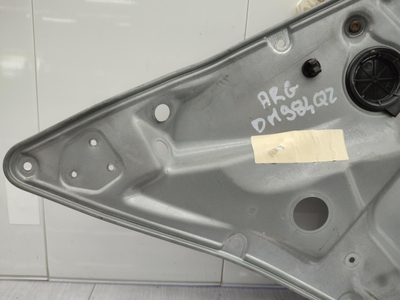 Alzacristalli manuale posteriore sinistro SEAT IBIZA 3 PHASE 1 Diésel - 1