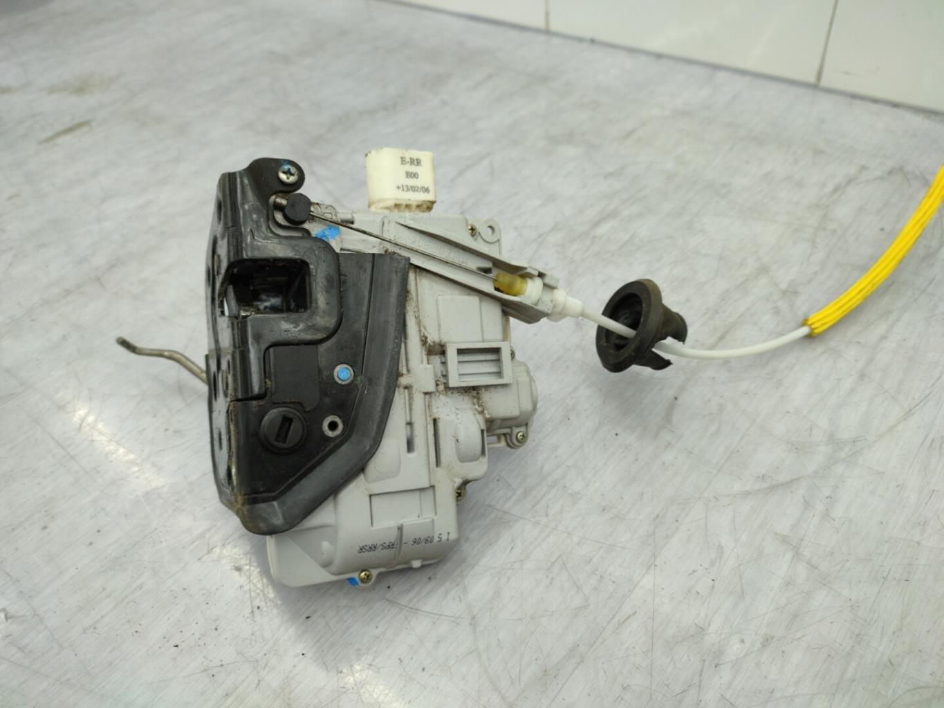 Serratura posteriore destra AUDI A4 2 AVANT PHASE 2 BREAK Diésel - 1