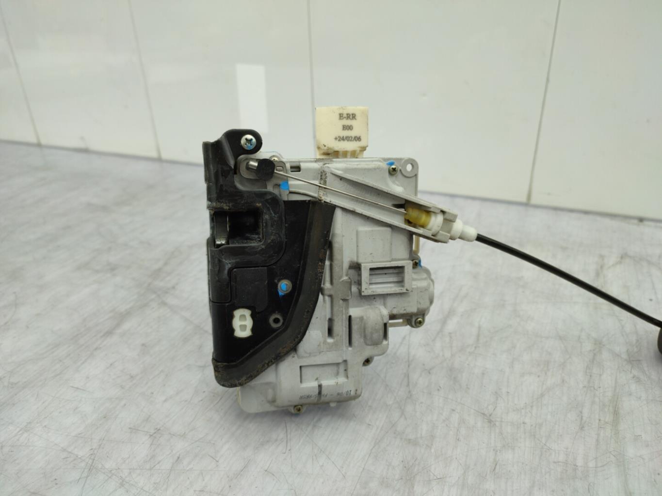Serrure avant droit AUDI A4 2 AVANT PHASE 2 BREAK Diesel - 1