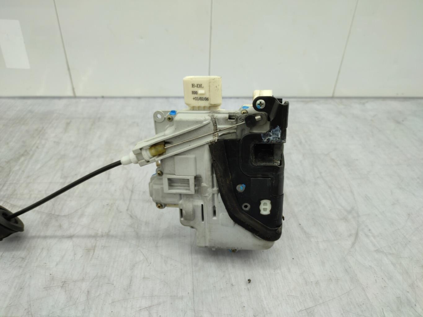 Serrure avant gauche AUDI A4 2 AVANT PHASE 2 BREAK Diesel - 1