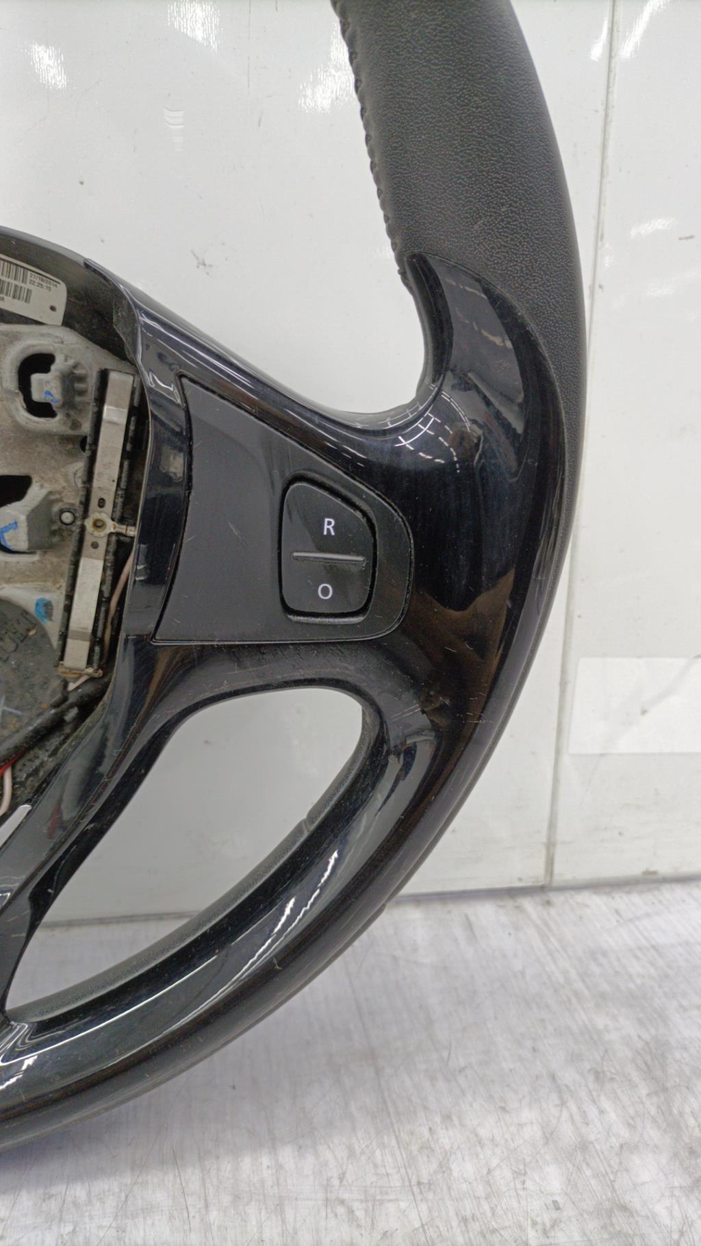 Volant RENAULT CLIO 4 PHASE 1 Diesel - 1