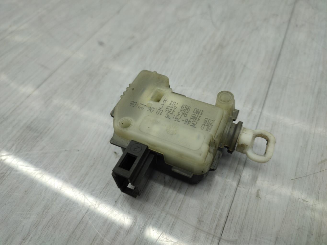 Attuatore serratura portellone posteriore SEAT IBIZA 3 PHASE 2 Diésel - 1