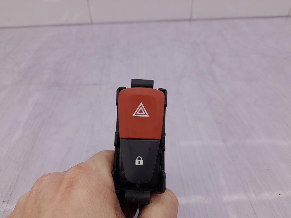 Bouton de warning RENAULT SCENIC 3 PHASE 1 Diesel - 1