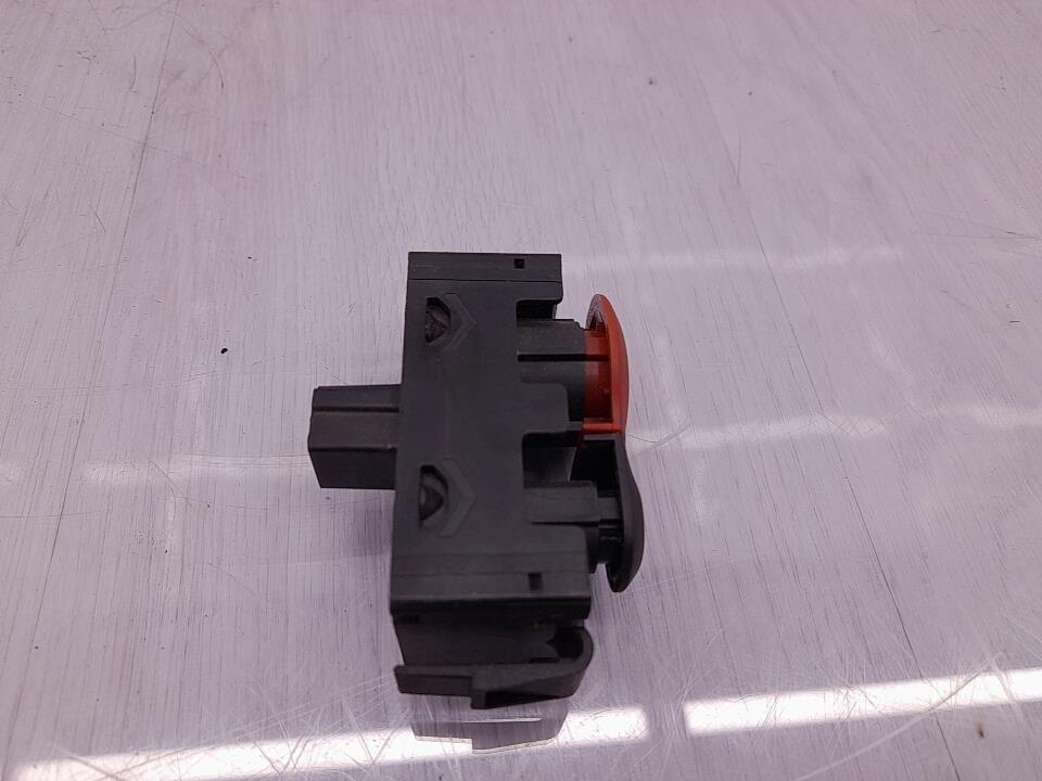 Bouton de warning RENAULT KANGOO 2 PHASE 2 Diesel - 1