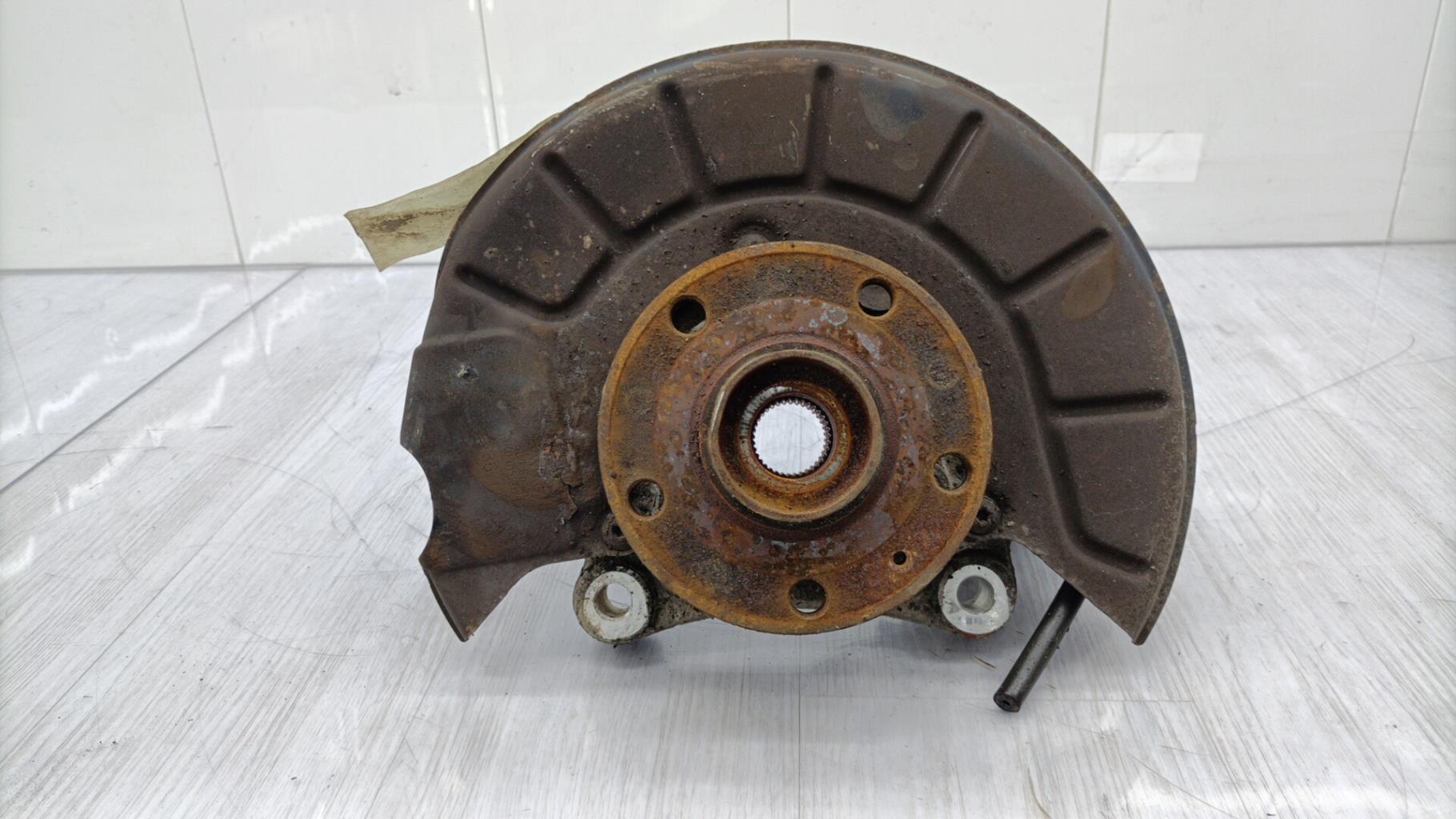 Fusee avant droit VOLKSWAGEN PASSAT 5 CC COUPE Diesel - 1