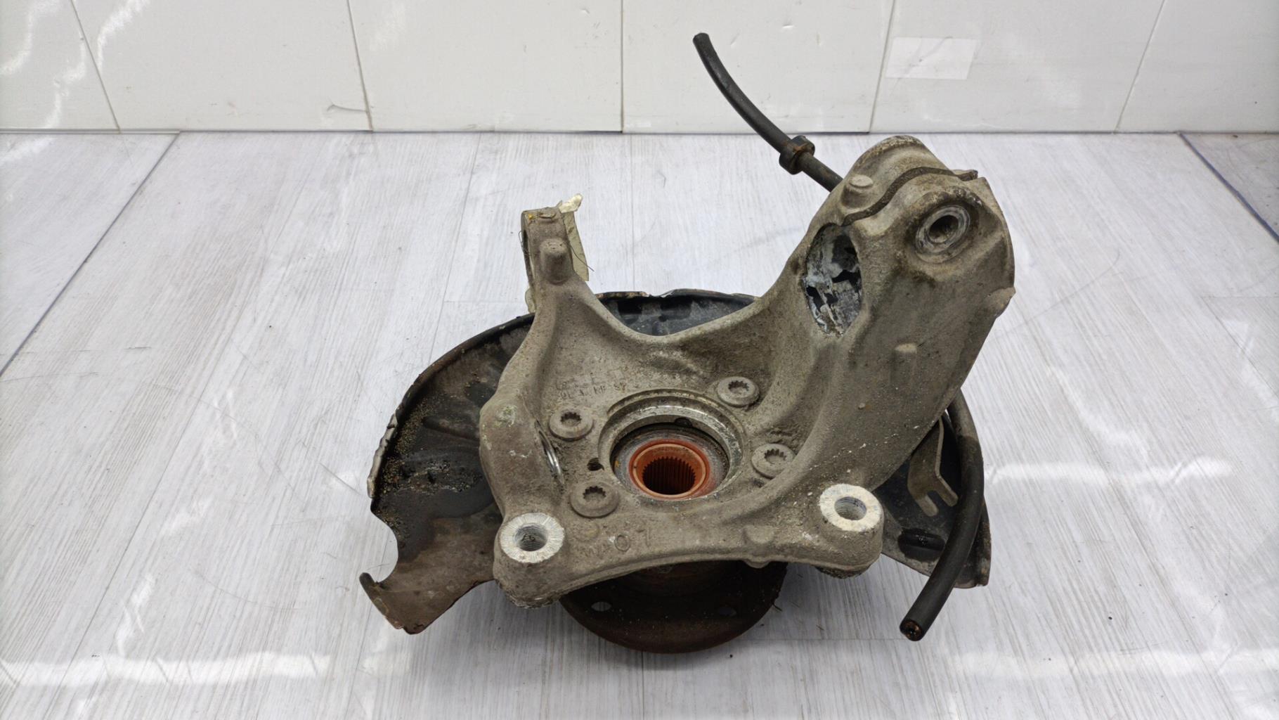 Fusee avant gauche VOLKSWAGEN PASSAT 5 CC COUPE Diesel - 1