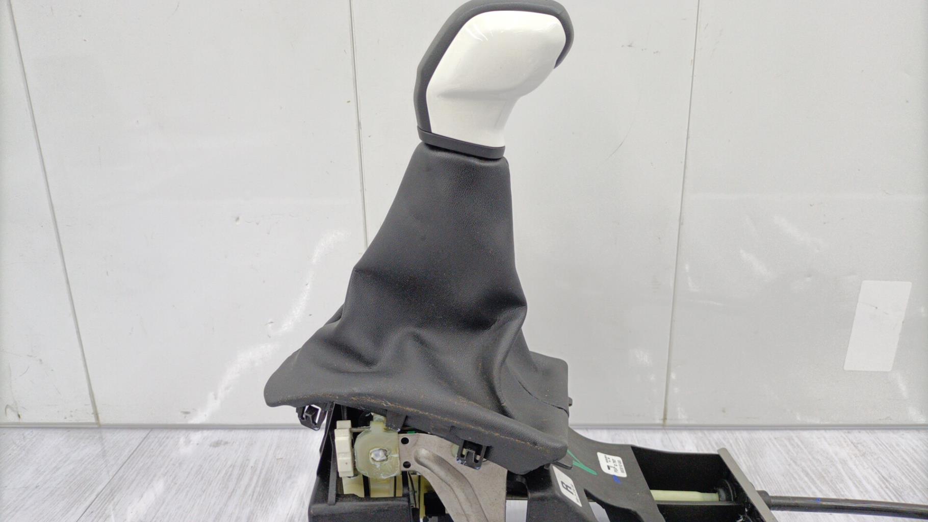 Levier de vitesses PEUGEOT 208 1 PHASE 2 Essence - 1