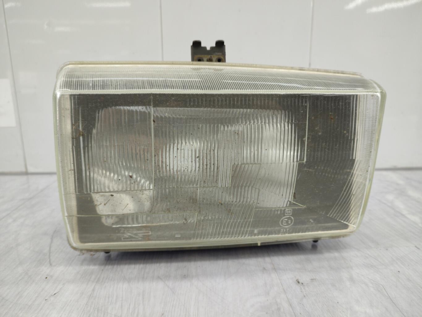Gruppo ottico anteriore principale destro (luci)(faro) PEUGEOT 305  - 1