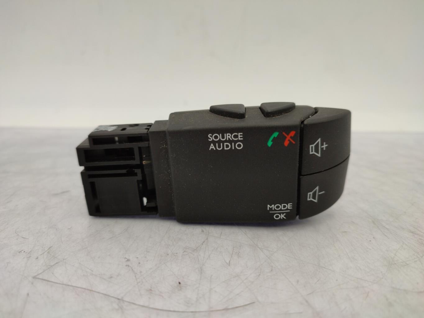 Commande autoradio RENAULT CLIO 4 PHASE 2  - 1