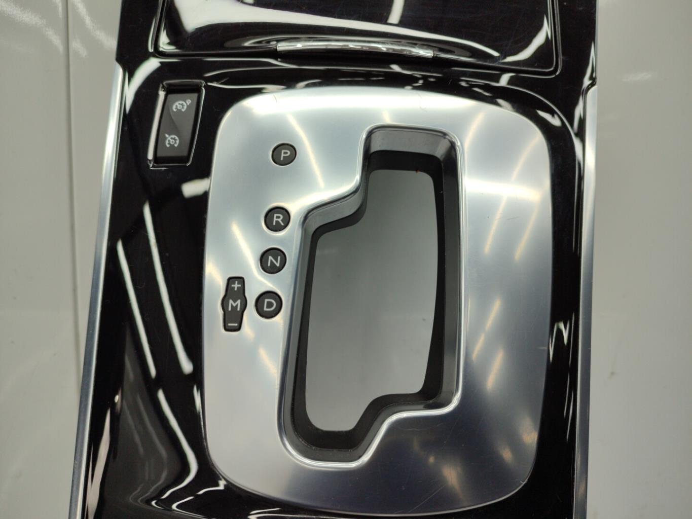 Console central (interieur plastique) RENAULT LATITUDE Diesel - 1