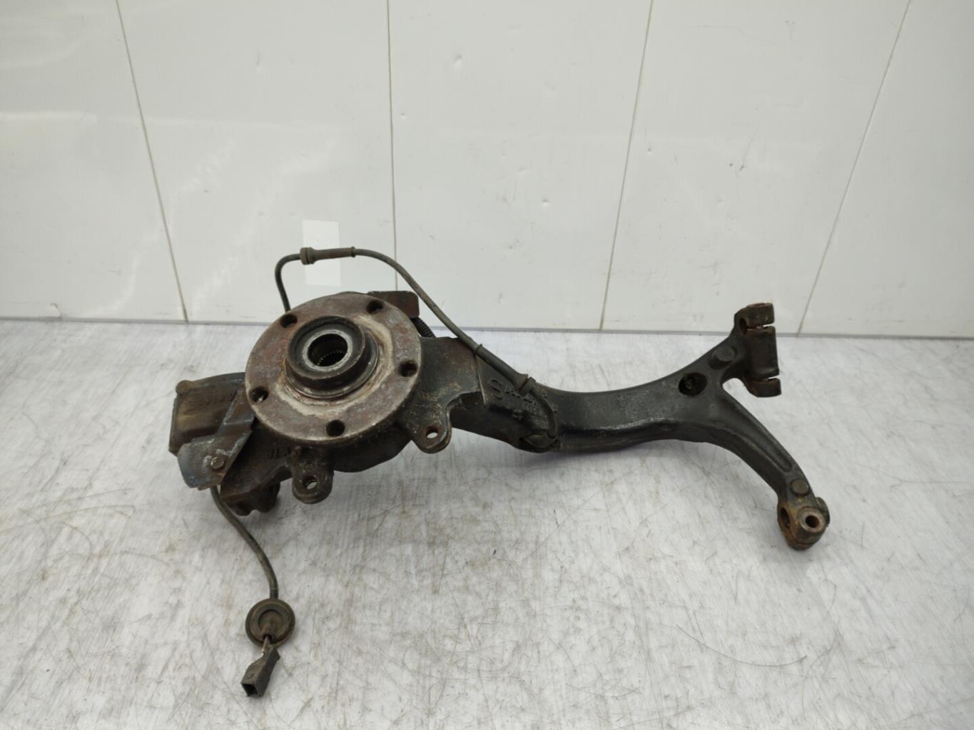 Fusee avant gauche AUDI A4 1 PHASE 1 Diesel - 1