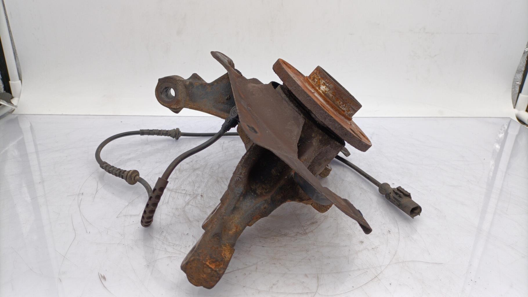 Fusee avant gauche OPEL CORSA D PHASE 1 Essence - 1